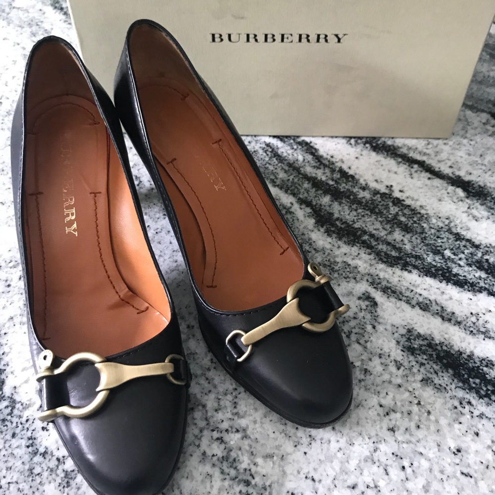 Burberry pumps